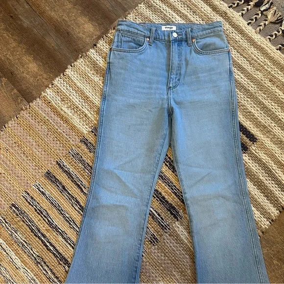 Wrangler High-Rise Light Blue Jeans with Sun Embroidery - Picture 9 of 16